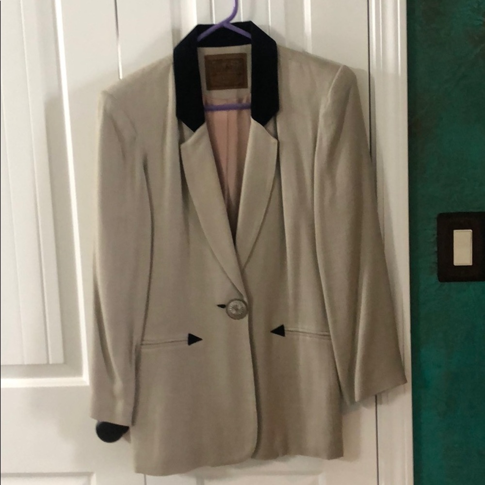 Women’s linen blazer